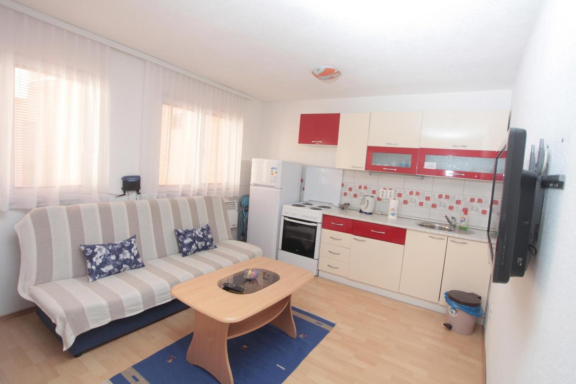 Kira Apartment
